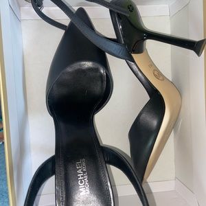 Selling Michael Kors Imani Pump leather brand new with box never worn.